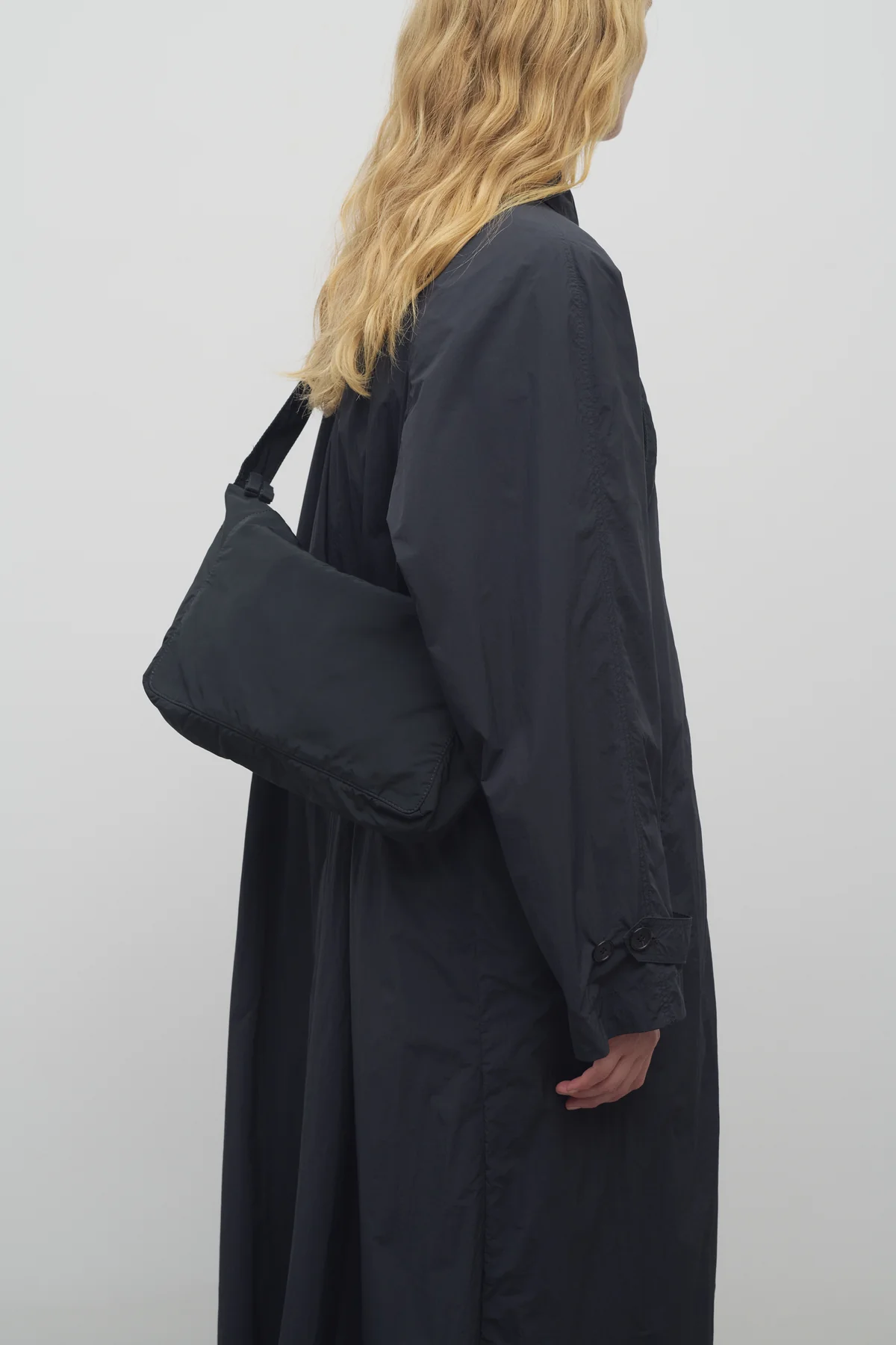 Япония покупатель покупка товаров the row 25AW W1826W4002 Rudy Bag дикий плечо мешки the row Япония покупатель покупка товаров the row 25AW W1826W4002 Rudy Bag дикий плечо мешки the row