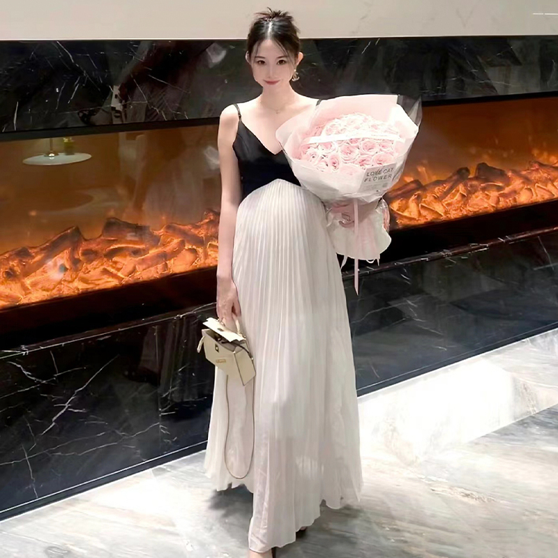 Maternity Wear, Summer French Style, High-End Resort Style Suspender Dress, Hot Mom Beach Belly-Covering, Stylish Pleated Long Skirt