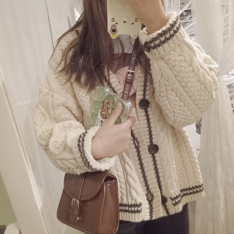 Autumn and winter lazy style 2022 new hot style sweater women's college style knitted cardigan ladies small jacket top