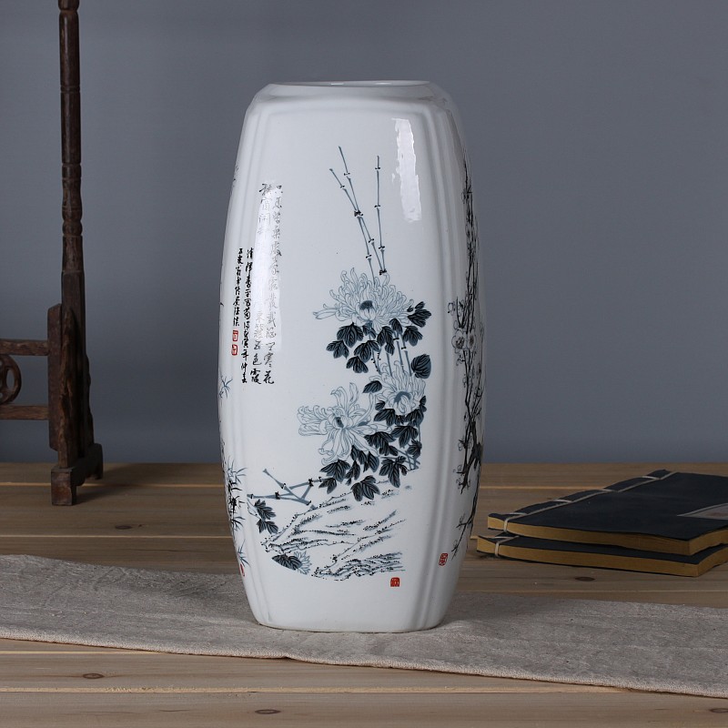 Jingdezhen ceramics creative name plum by bottles of I and contracted sitting room home furnishing articles
