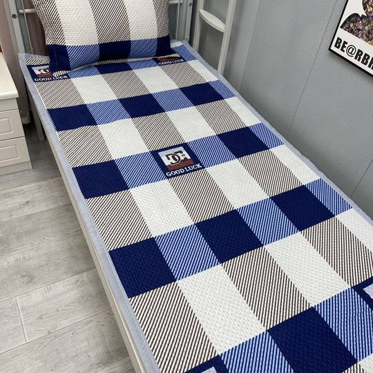 Single bed cover in student dormitory, all-season sheets