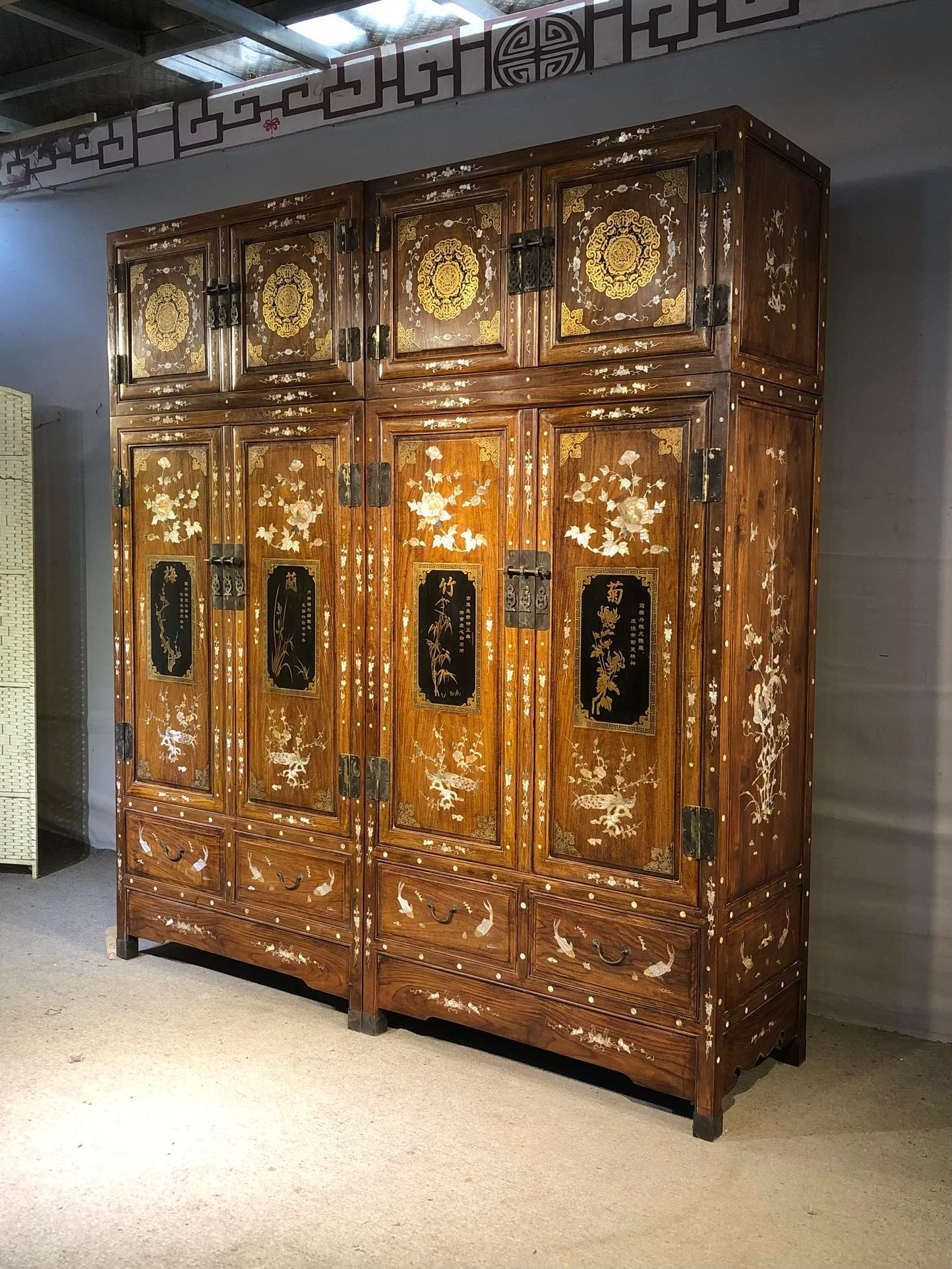 缅甸花梨红木顶箱柜：新中式衣柜里的艺术品，你值得拥有吗？