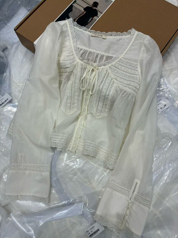 Off-White Lace Blouse with Built-In Soft Light Filter, a Gentle Top with a French Girlish Vibe Off-White Lace Blouse with Built-In Soft Light Filter, a Gentle Top with a French Girlish Vibe