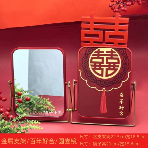 Красный наряд маленькой принцессы, настольное зеркало, двусторонная косметичка