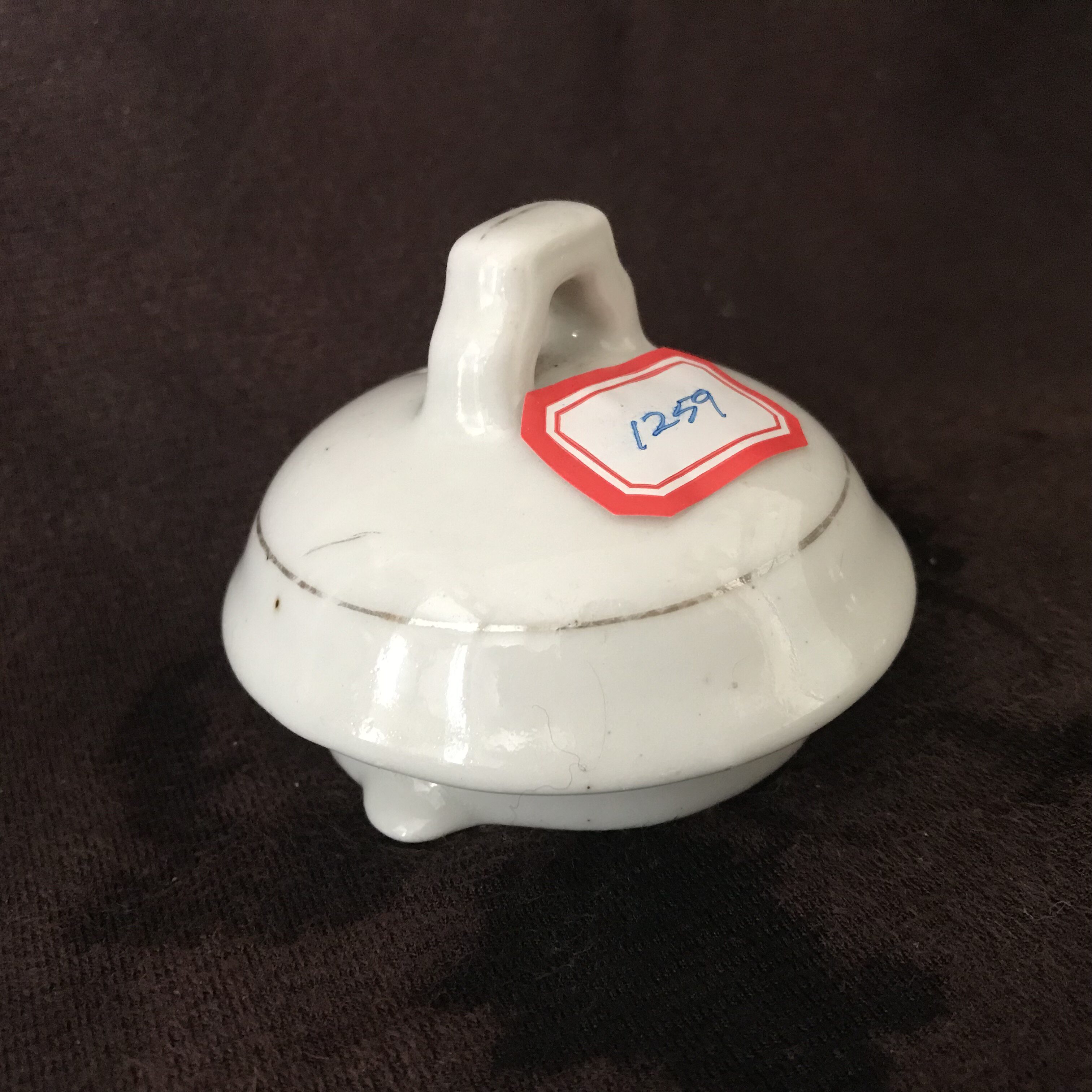 The old teapot covers the white silver side 1259 unused.