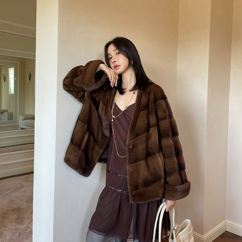 2026 Autumn/Winter New Style Diagonal V-Neck Imported Velvet Mink Coat for Women, Full Mink Diagonal Row Mink Fur Coat