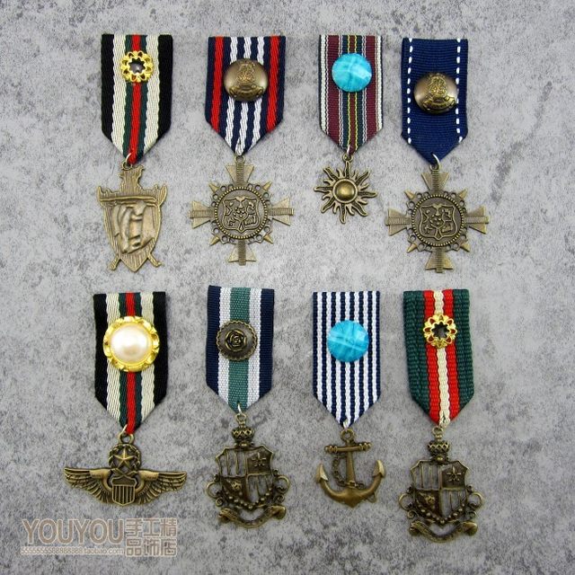 ຄໍເຕົ້າໄຂ່ທີ່ວິທະຍາໄລອັງກິດແບບເກົາຫຼີ brooch retro men's medal epaulette metal alloy badge brooch