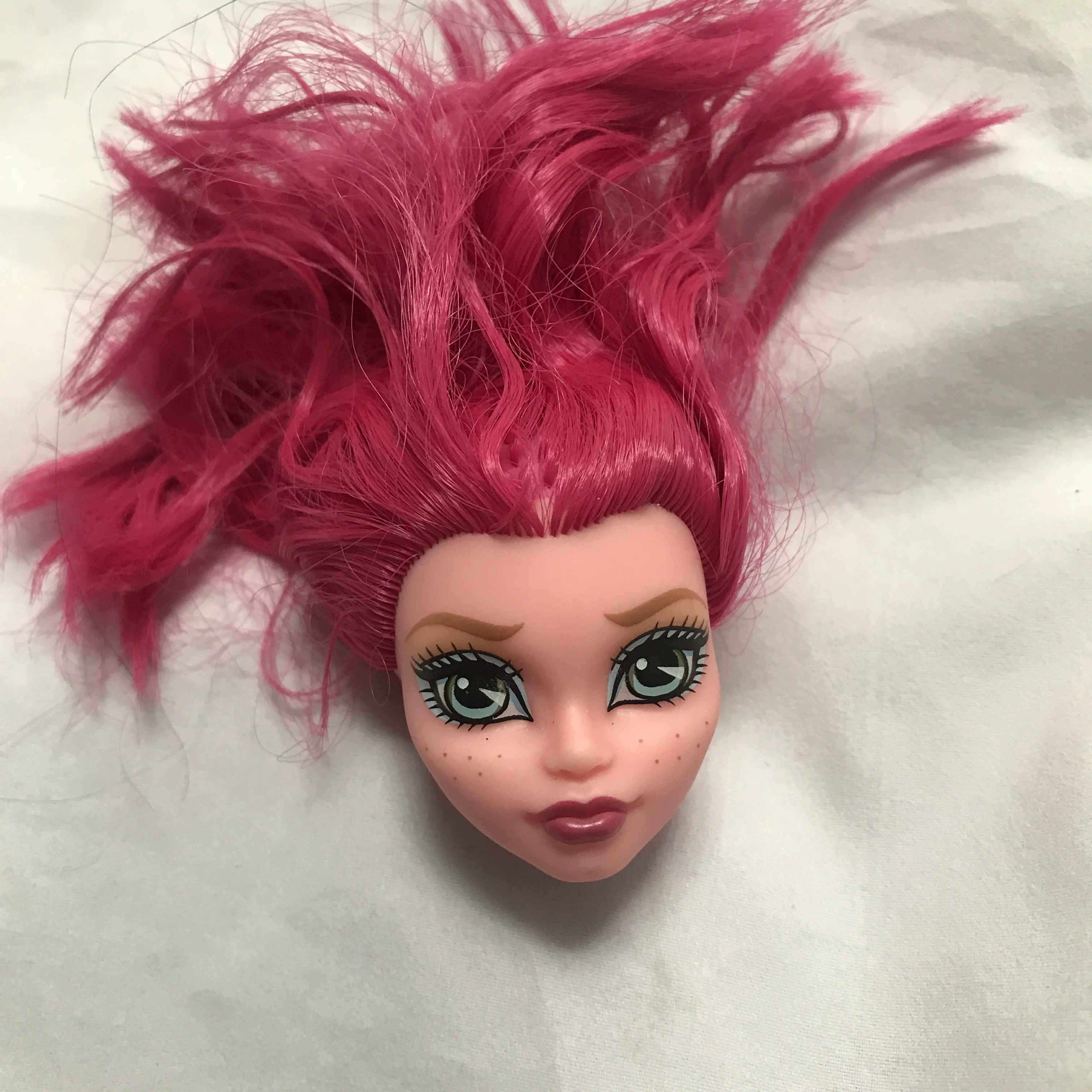 Натуральная крупнооптовая Гонконг Monster High школьная сказка эльф высшая школа голова младенца с макияжем голова младенца с множеством стилей постоянно обновляется