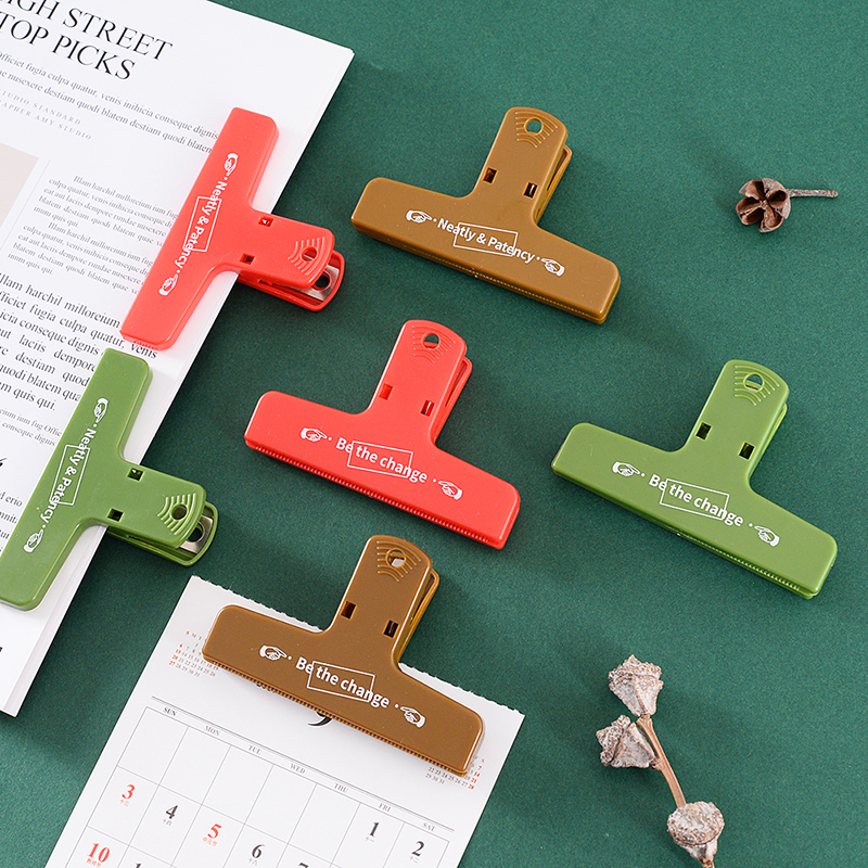 Not 1 class retro ticket clip Color plastic with magnet Adsorption Containing Clip Closure Bill Clip Handbill Clip