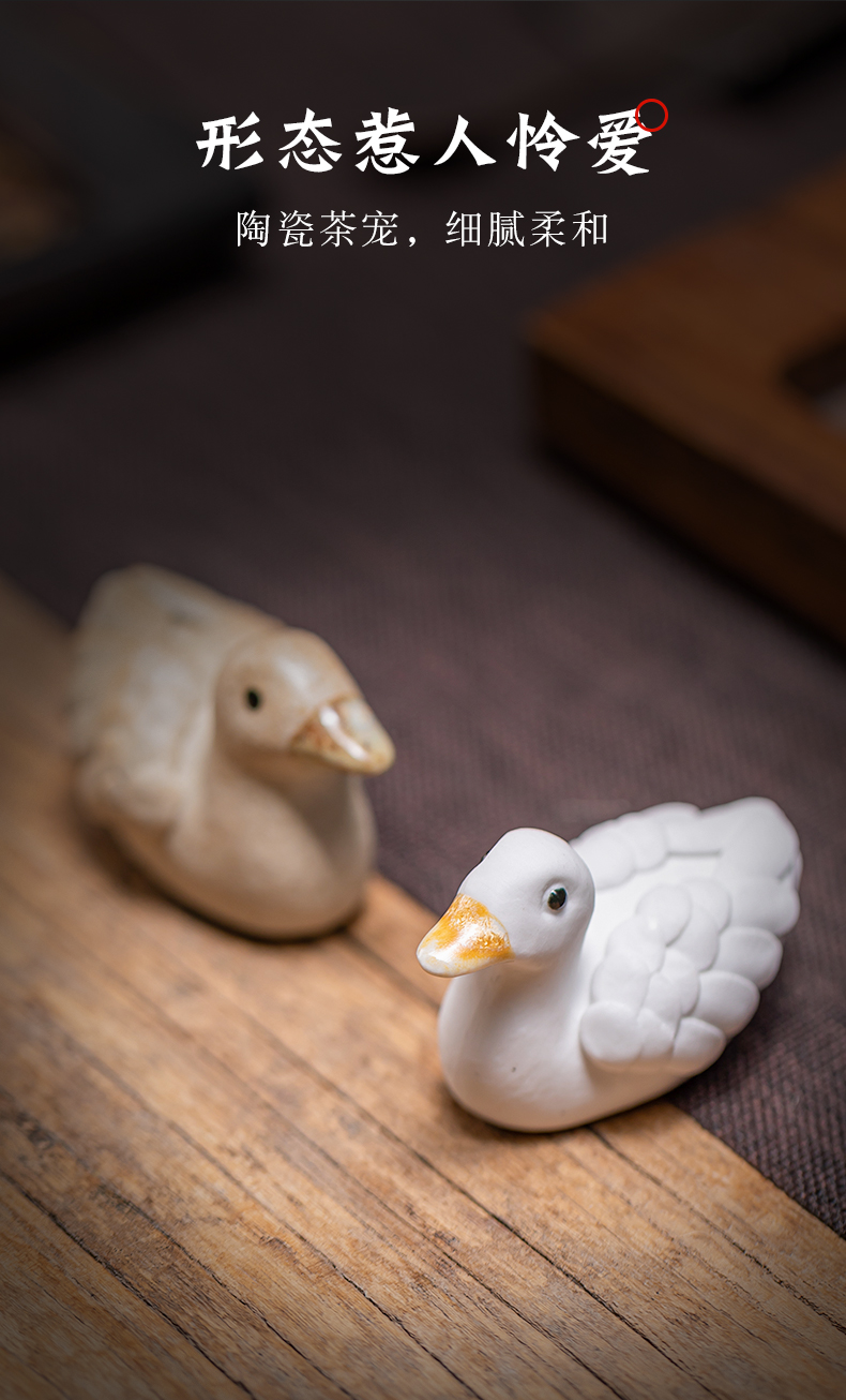 Wilson of refueling duck day jingdezhen ceramic furnishing articles express little ducks manual desktop decoration on the tea table of tea of a pet