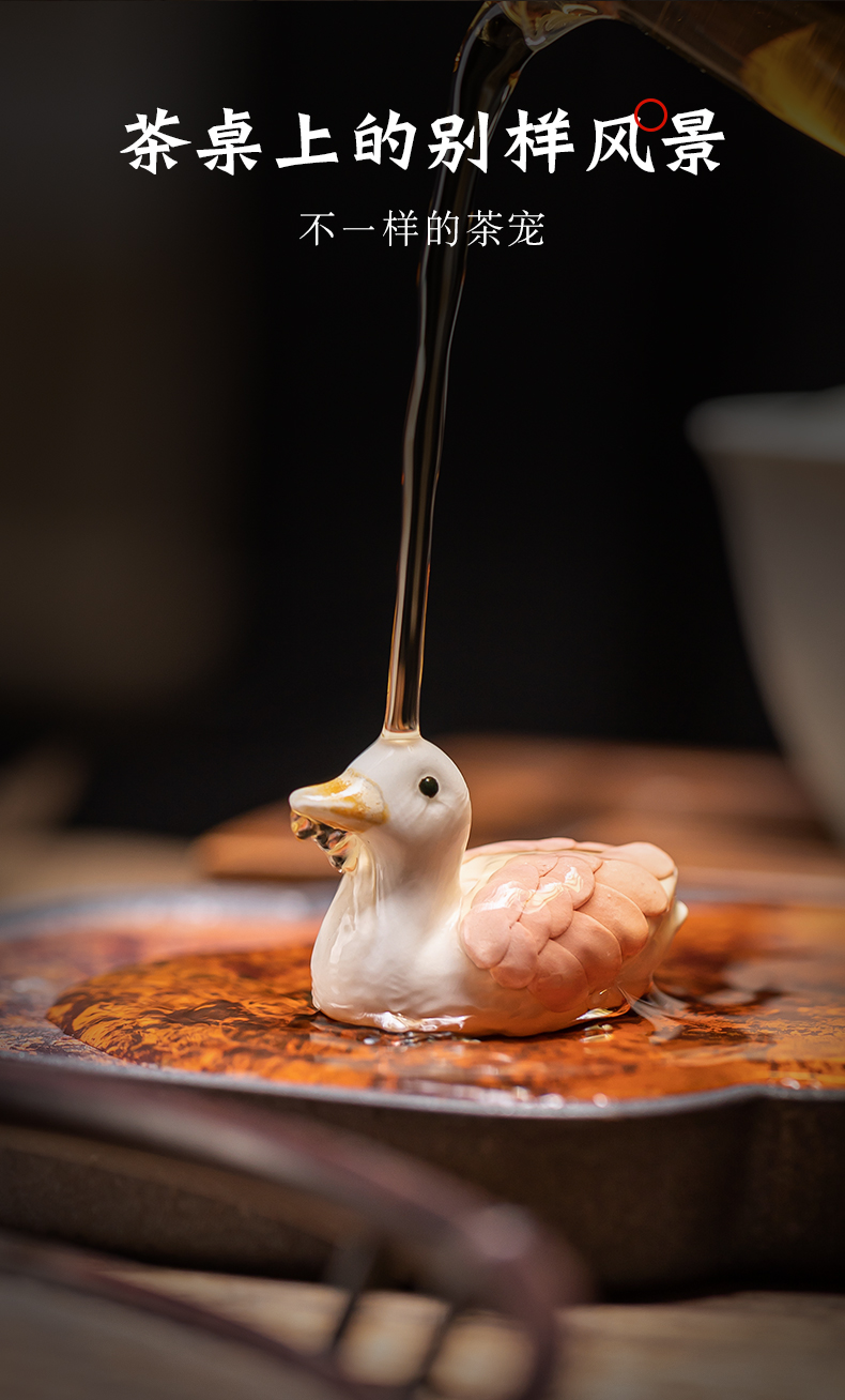 Wilson of refueling duck day jingdezhen ceramic furnishing articles express little ducks manual desktop decoration on the tea table of tea of a pet