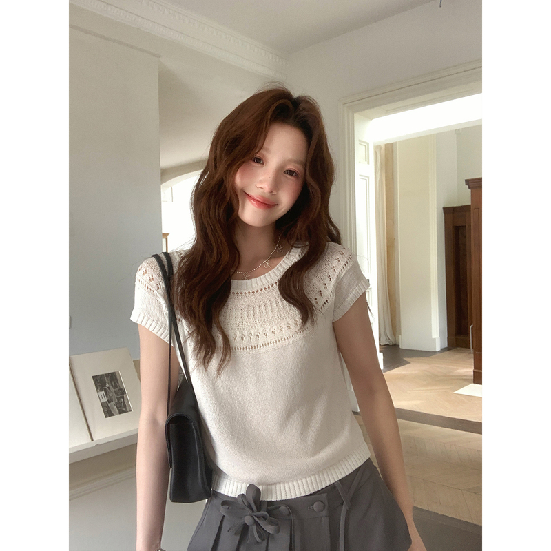 Even Yiwen [Light Beauty Model] Korean-Style High-Intelligence Round-Neck Hollow-Out Knit Short-Sleeve White Gentle Short Top
