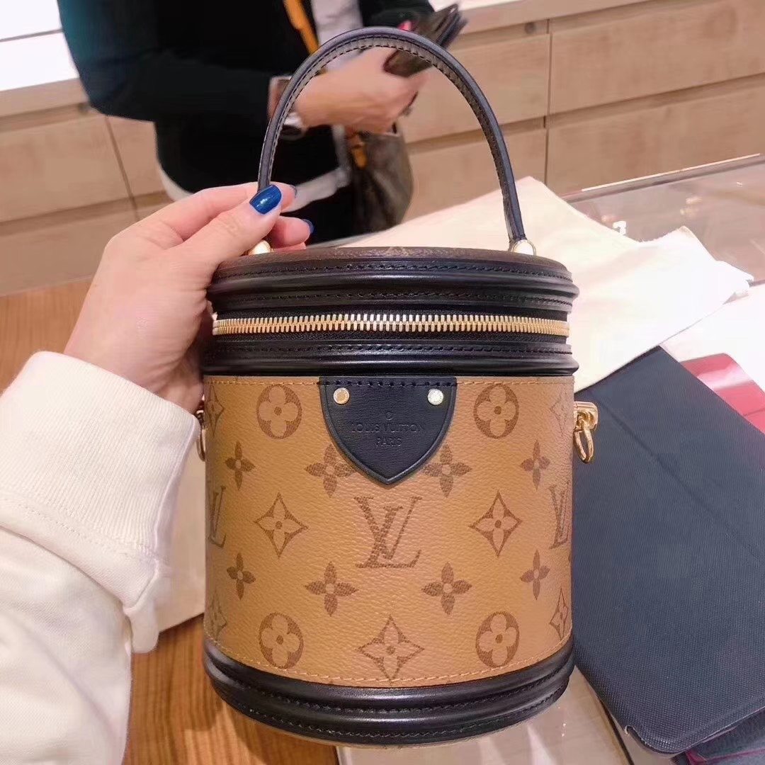 揭秘时尚神话！路易威登背后的大佬是谁？奢侈品界的传奇!