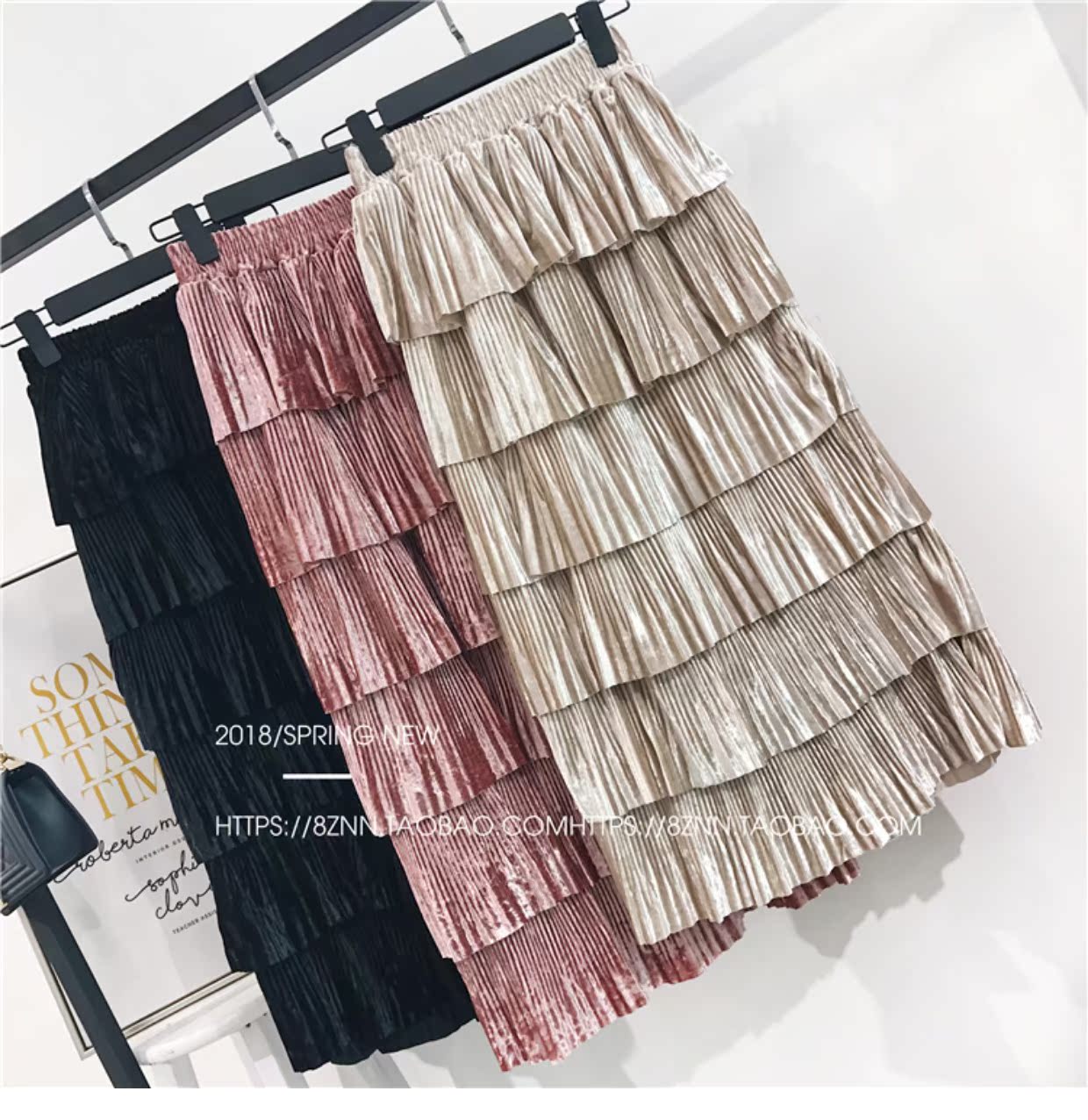 Váy xếp li váy nữ mùa thu lỏng thời trang hoang dã retro cao eo vàng nhung dài Một đoạn váy chữ chân váy công sở cao cấp