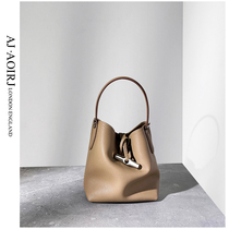 (British AJ AOIRJ) niche design leather hand-held bucket bag lazy wind single shoulder diagonal cross bag womens versatile