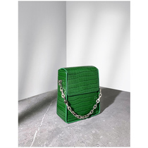 (Uk AJ AOIRJ) niche leather cigarette box bag chain tote bag single shoulder diagonal across the small square bag mobile phone bag