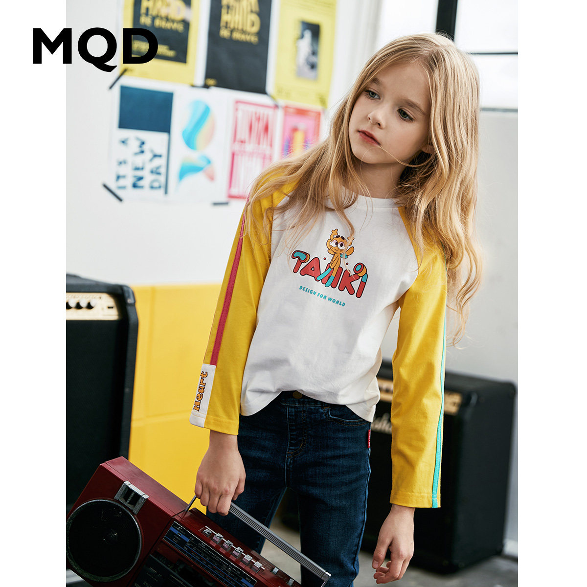 Mang mqd trẻ em gái mùa xuân dài tay áo T-Shirt 2020 mới trẻ em Hit màu Letter sọc Hàn Quốc phiên bản Shoulder Sleeve T-Shirt.