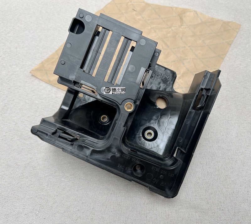 Applicable Speed TemptyMaiten CC Golf 6 New Passat View Sharp Insurance Box Base Breadboard Bracket-Taobao