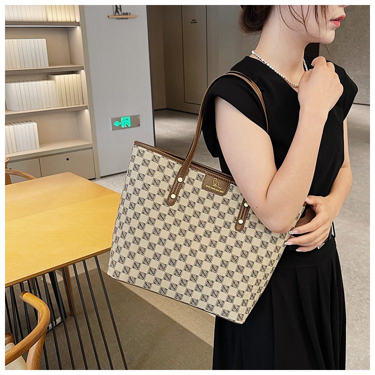 Premium for Women 2024 New Fashionable Large Capacity Single Shoulder Underarm , Hundred Step Handheld Commuter Tote_voghion.com