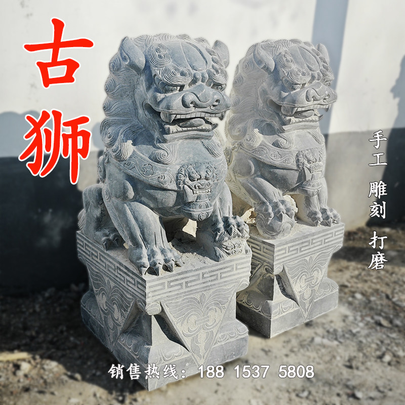 Stone carved lion watches the ancient lion stone carved piece town of natural green stone Lion a pair of jacks