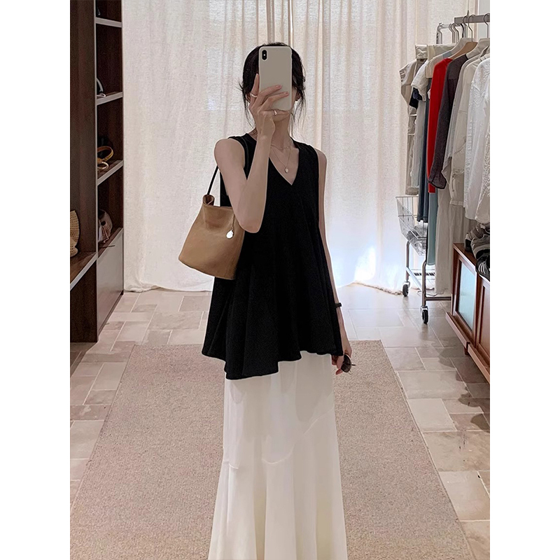 French-Style Black V-Neck Babydoll Sleeveless Shirt for Women, Summer Design, Loose Thin Vest Shirt, Elegant Top