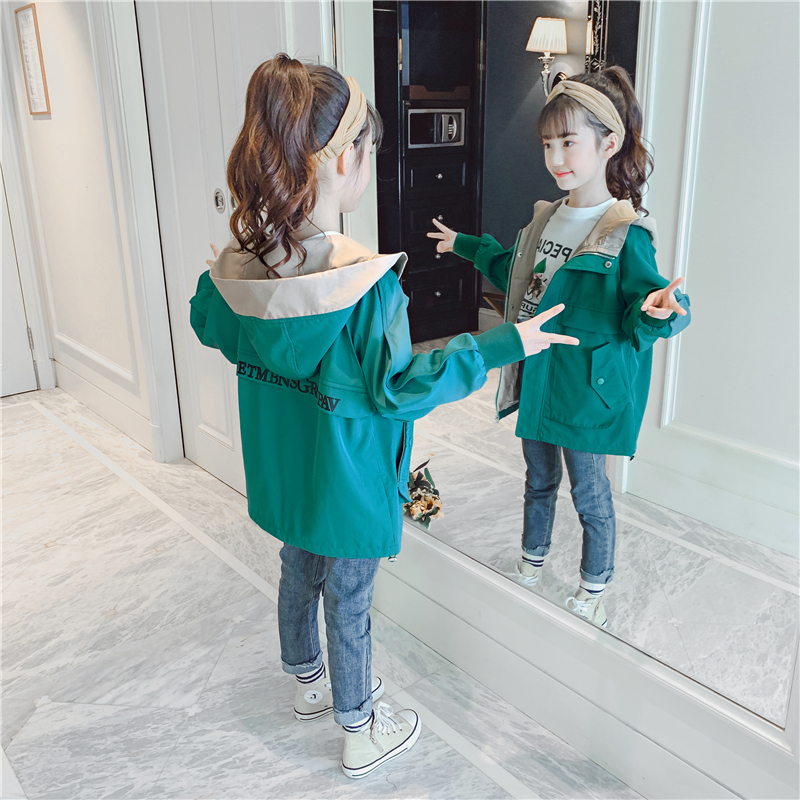 Cô gái mùa xuân và mùa thu Coat 2020 quần áo trẻ em trẻ em mới của thời trang net con đỏ của trung dài Hàn Quốc phiên bản của khí quyển áo gió dài.