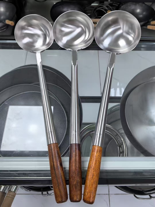 Lu Run Brand Redwood Handle Cooking Spoon Spatula for Hotel and Restaurant Chefs, Thickened Solid Spoon and Spatula Lu Run Brand Redwood Handle Cooking Spoon Spatula for Hotel and Restaurant Chefs, Thickened Solid Spoon and Spatula