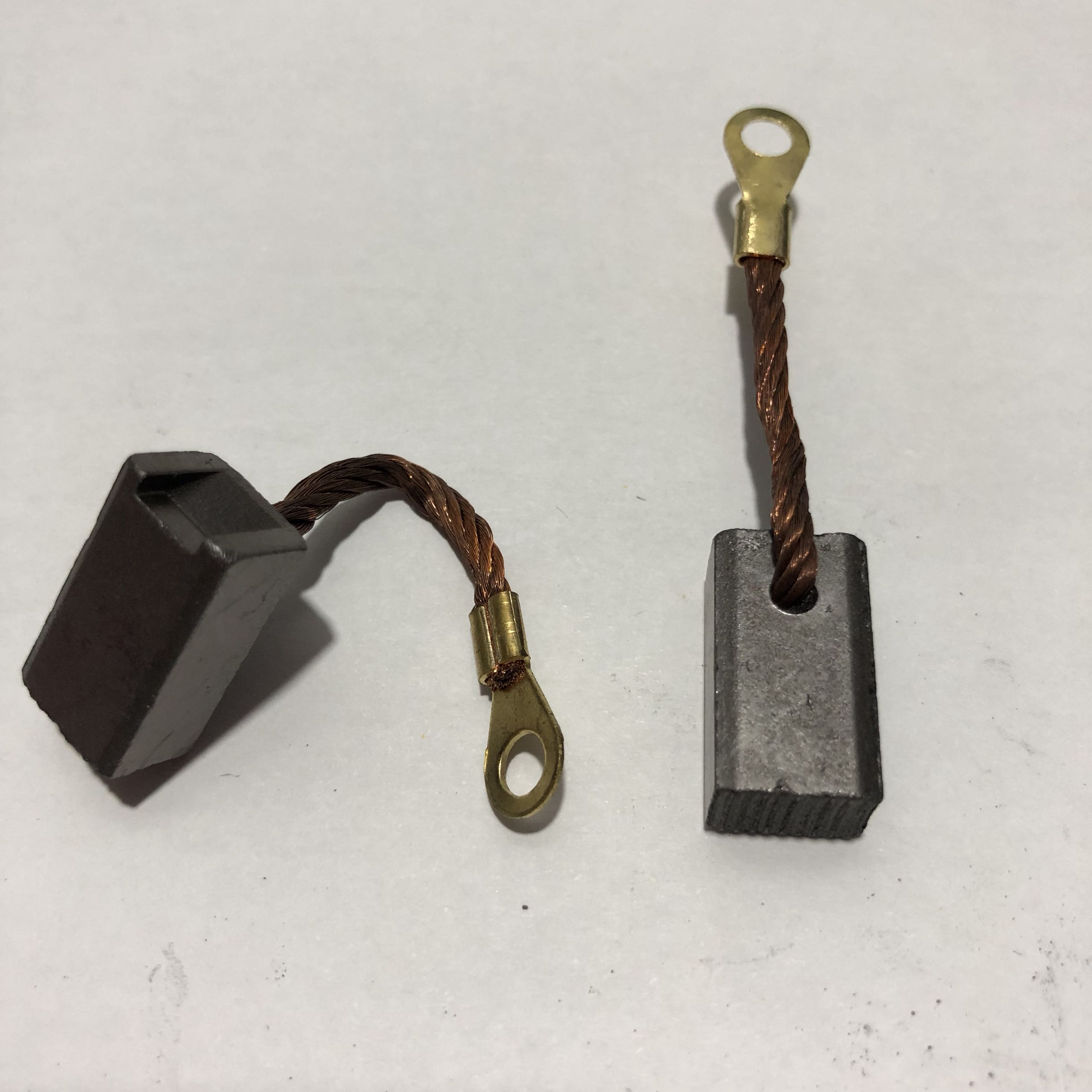 Motor carbon brush motor carbon brush semi-containing copper brush 8 * 10 * 18MM pair of 2 prices