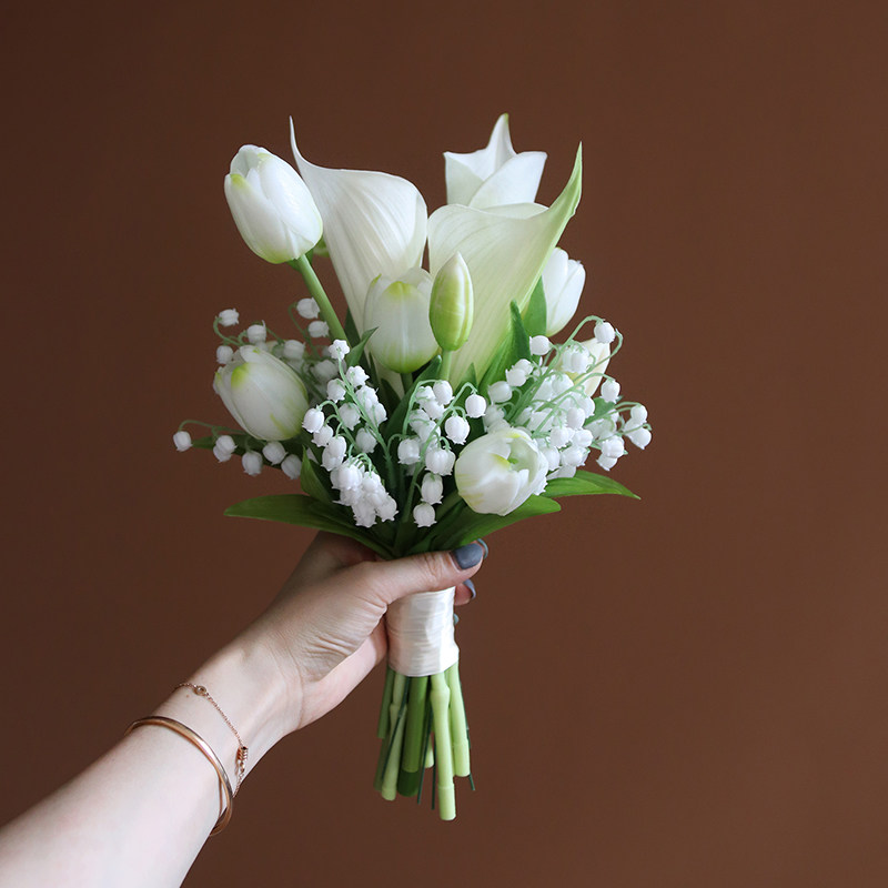 Tulip calla lily lily lily green white hand bouquet bride wedding photography simulation flower props home living room ornaments