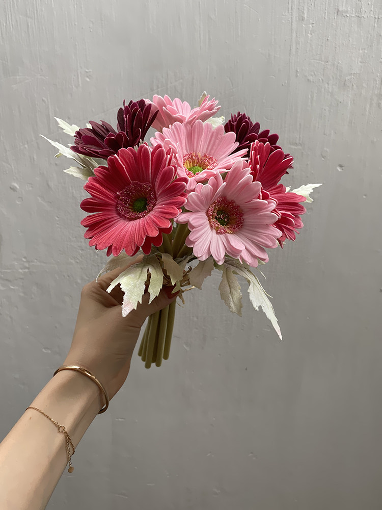 Gerbera chrysanthemum sunflower｜Simulation hand holding flower arrangement home wedding celebration photography business living room table decoration DIY