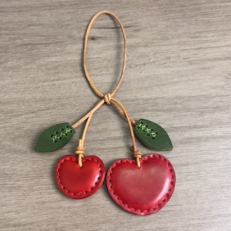 High-End Original Design Handmade Cowhide Cherry Strawberry Keychain Bag Pendant Genuine Leather Car Ornament Gift