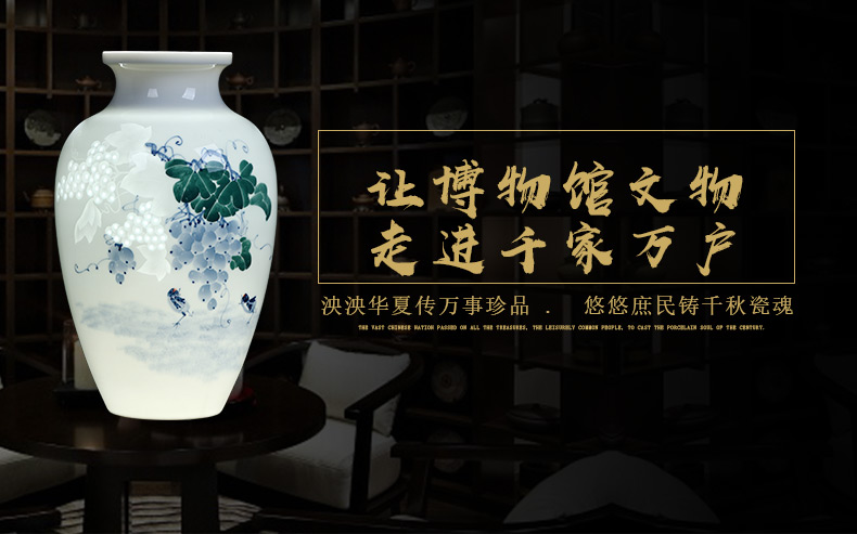 Jingdezhen ceramics famous hand - made thin foetus vases, flower arranging new Chinese wine porch sitting room adornment is placed