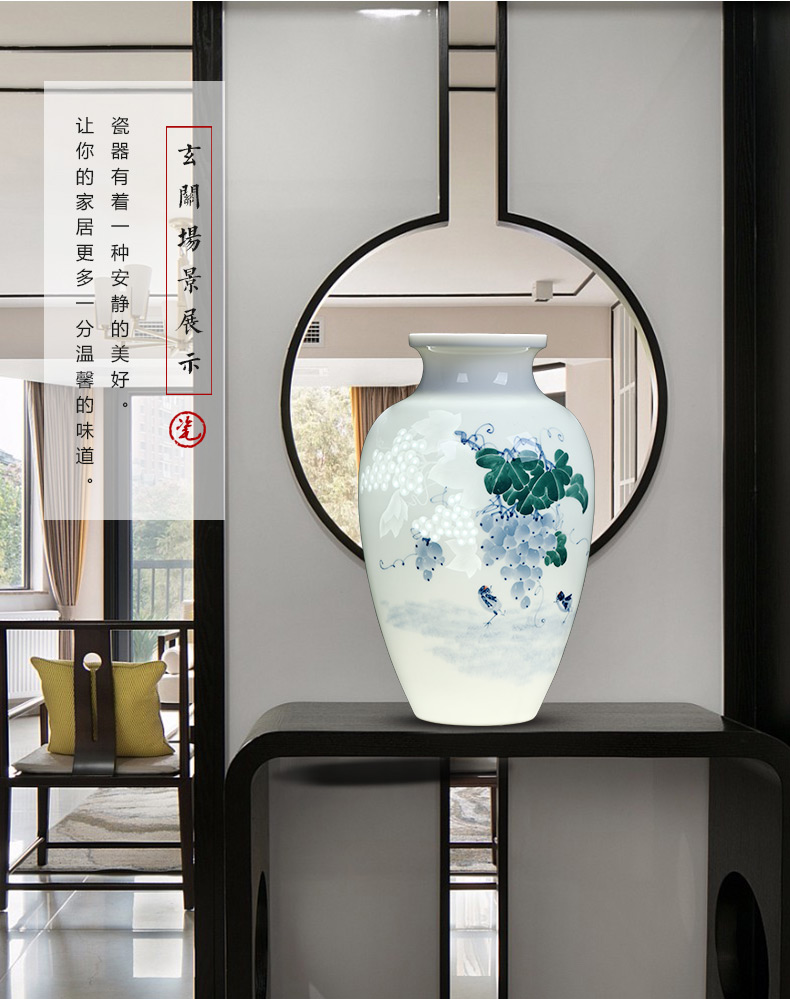 Jingdezhen ceramics famous hand - made thin foetus vases, flower arranging new Chinese wine porch sitting room adornment is placed