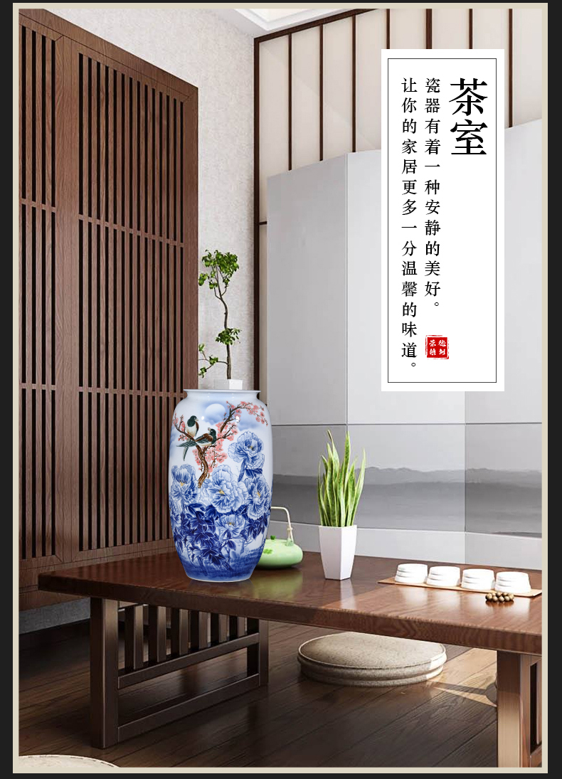 Jingdezhen ceramics famous beaming antique Chinese blue and white porcelain vase hand - made sitting room office furnishing articles