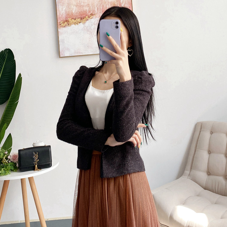 Special transitional season is very necessary Korean spring inlaid gold thread small puff sleeves soft lined knitted cardigan women's small coat