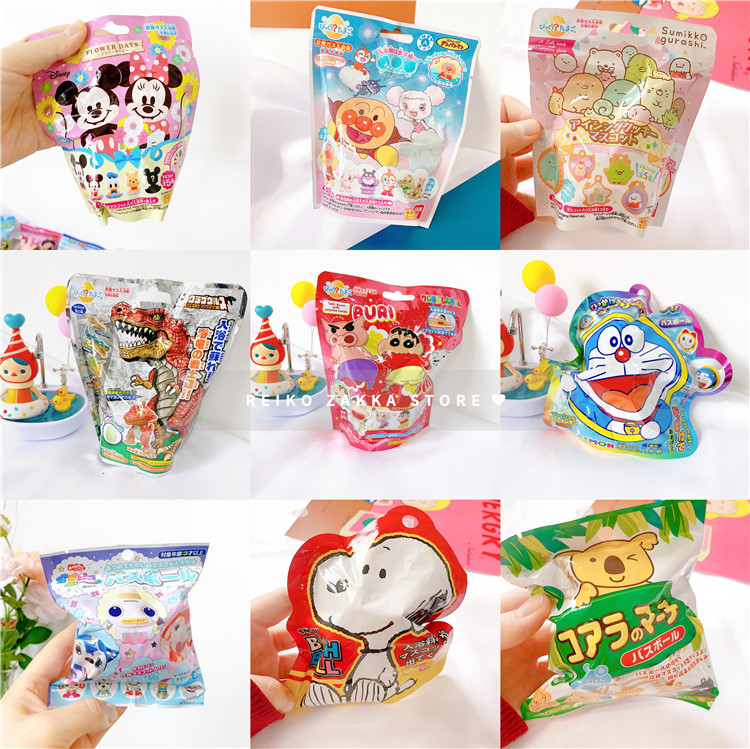 Like a bath shower Japanese machine cat bread Superman will come out with a toy bath ball into the bath and soak the ball