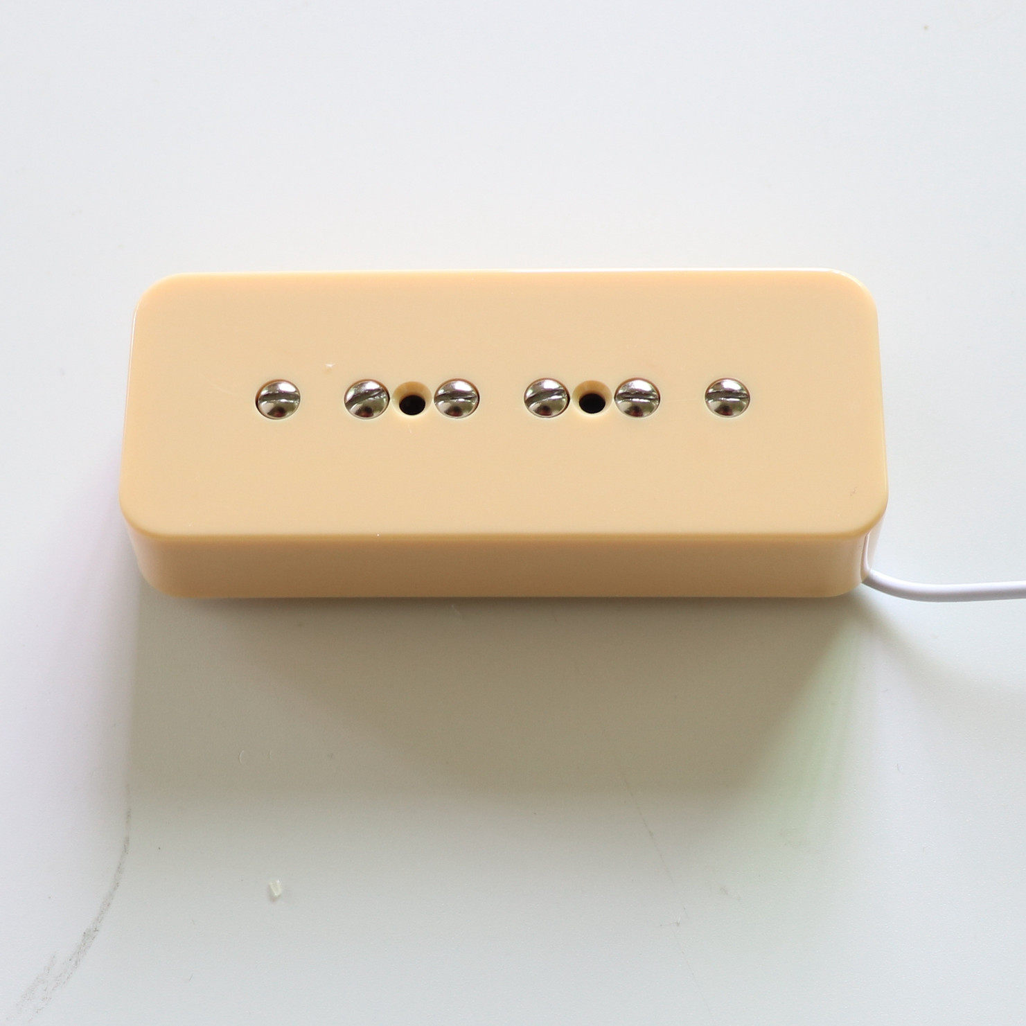 East Lilly Electric Guitar Single Coil Pickup P90 Aluminum Nickel Cobalt 5 Number of Magnetic Steel Yellow Soap with one suit