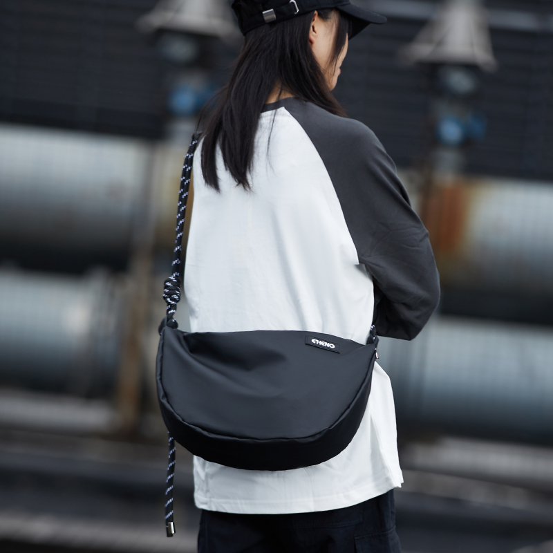 Inclined Satchel Bag Men's Single Shoulder Bag Movement Large Capacity Small Crowd Design Sensation Dumplings Bag Riding Backpack Woman 2023 New-Taobao