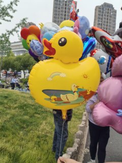 Internet celebrity cartoon little yellow duck balloon children's floating animal flying balloon shopping mall event gifts and giveaways