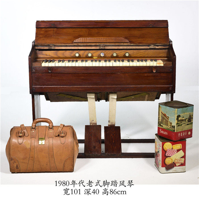 Old second-hand light old vintage old style pedalling to play organ art Decorative Shadows and Wedding Nostalgia Photography-Taobao