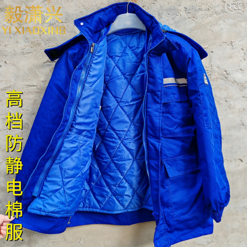 侣行工服：行走间的多功能守护者