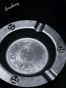 Creative and Unique Stainless Steel Ashtray with a Vintage Design, Trendy Silver Finish for Men, Metal Ornament Gift for