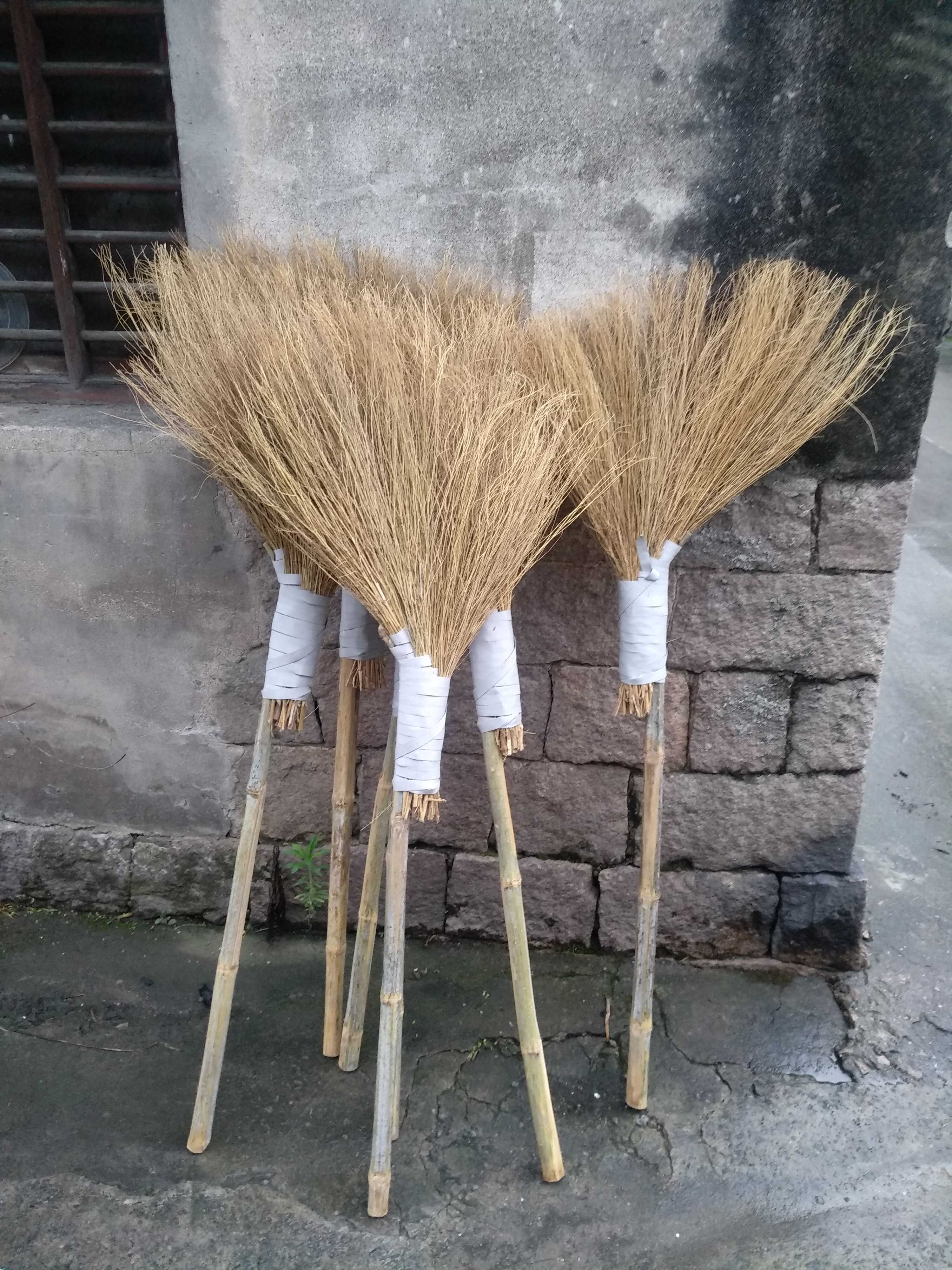 Wenzhou grass sweep the day shipping large sweep outdoors without bending to sweep the leaves and sweep the large number.
