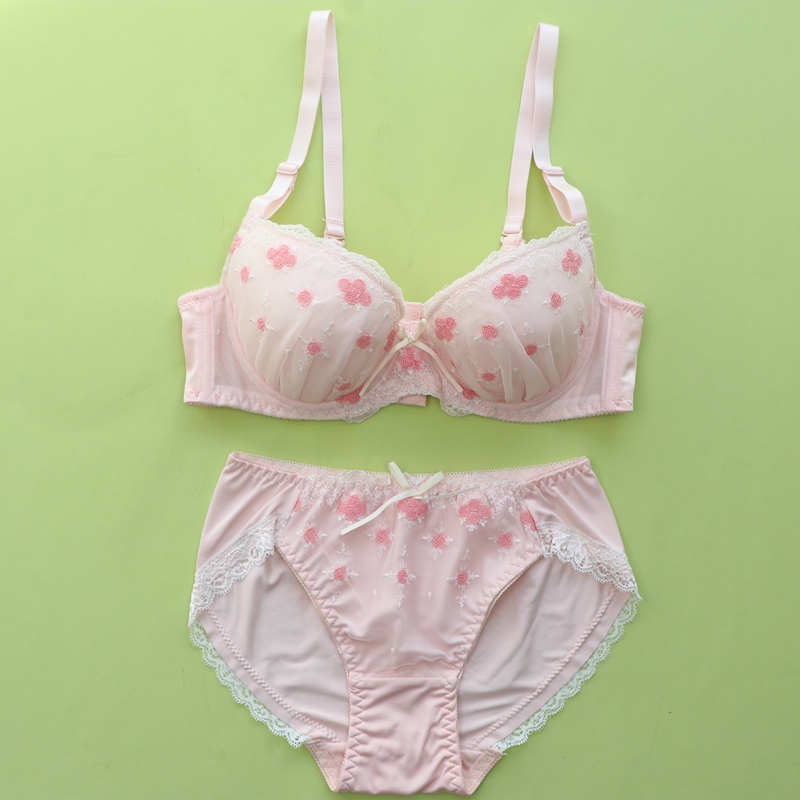Japanese thin section sweet and cute girl underwear set lace sexy and comfortable student bra 75A75C autumn and winter