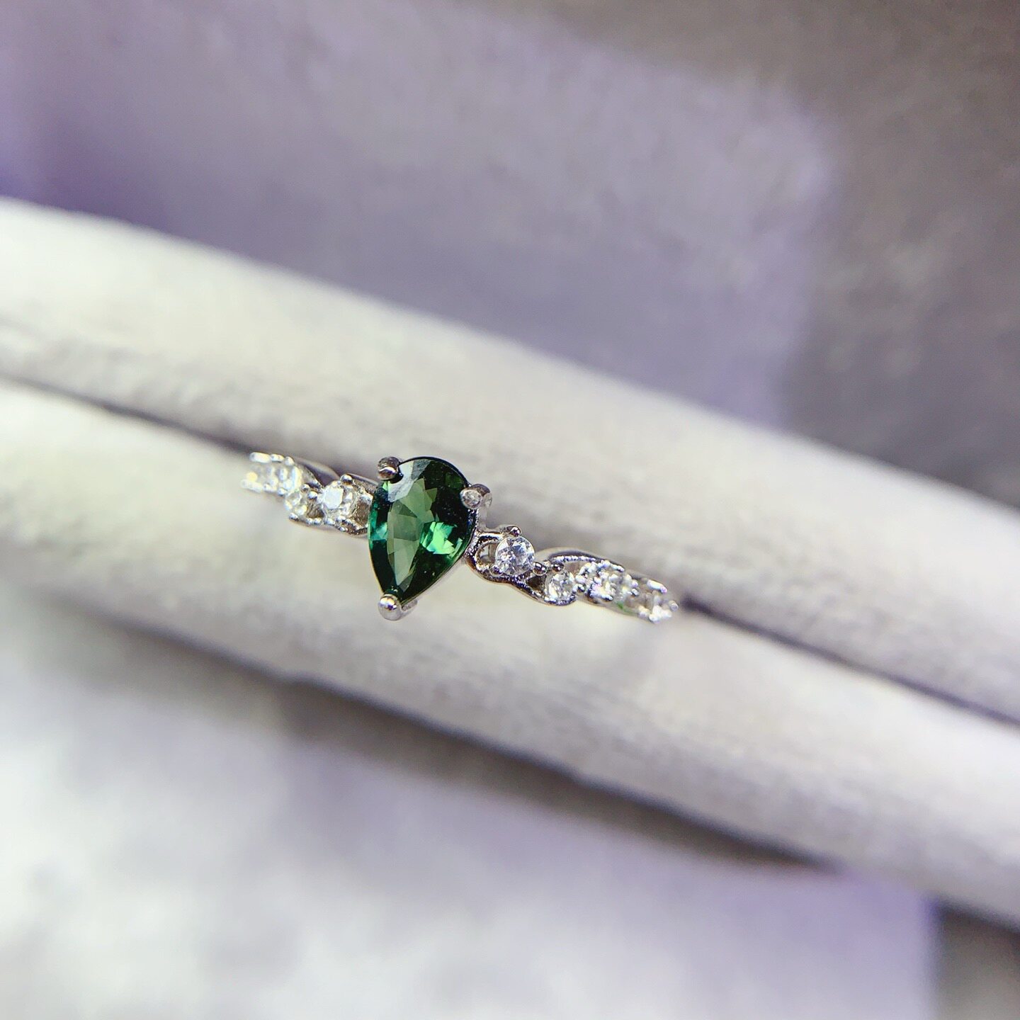 New natural green sapphire ring 925 silver gold plated main stone 4*6mm fashionable and versatile live ring