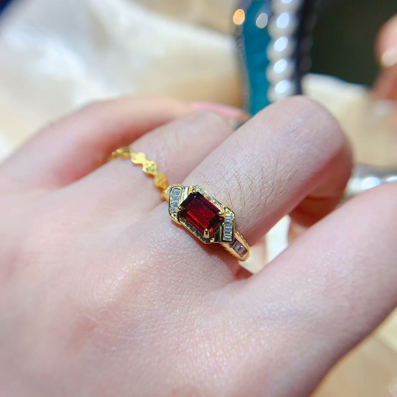 New natural garnet ring 925 silver gold plated main stone 4*6mm fashionable and versatile live ring