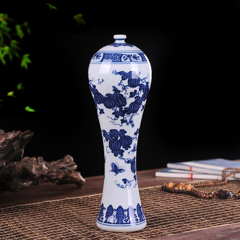 Blue and white porcelain of jingdezhen ceramics flower wine bottle of flower, flower implement fashionable household decoration handicraft furnishing articles in the living room