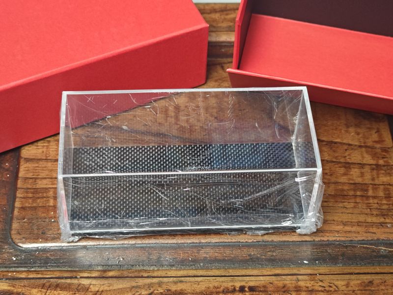 1/43 Acrylic Box, Carbon Fiber Imitation Bottom, No Drilling Required, with Red Paper Box