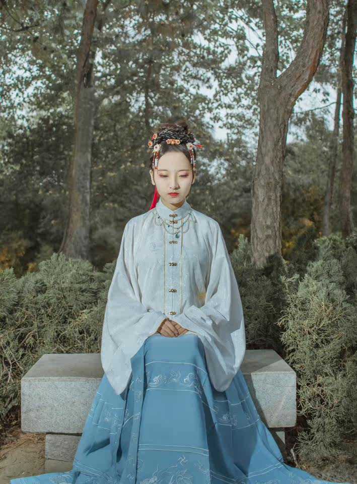 Nine like Han clothing original embroidered gold kylin kyling skirt clad lap gold neckshirt clearing