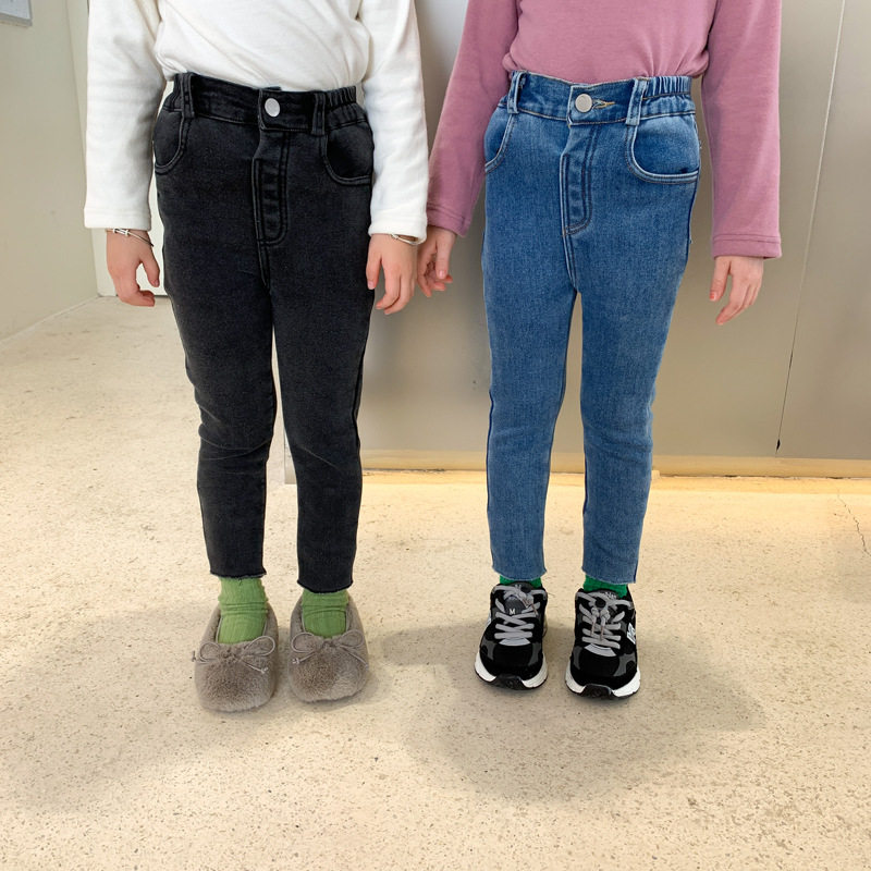 Girl's integrated cashmere jeans 21 Winter Korean version of female baby Supper elastic thickened Ocean sends small foot long pants 100 lap